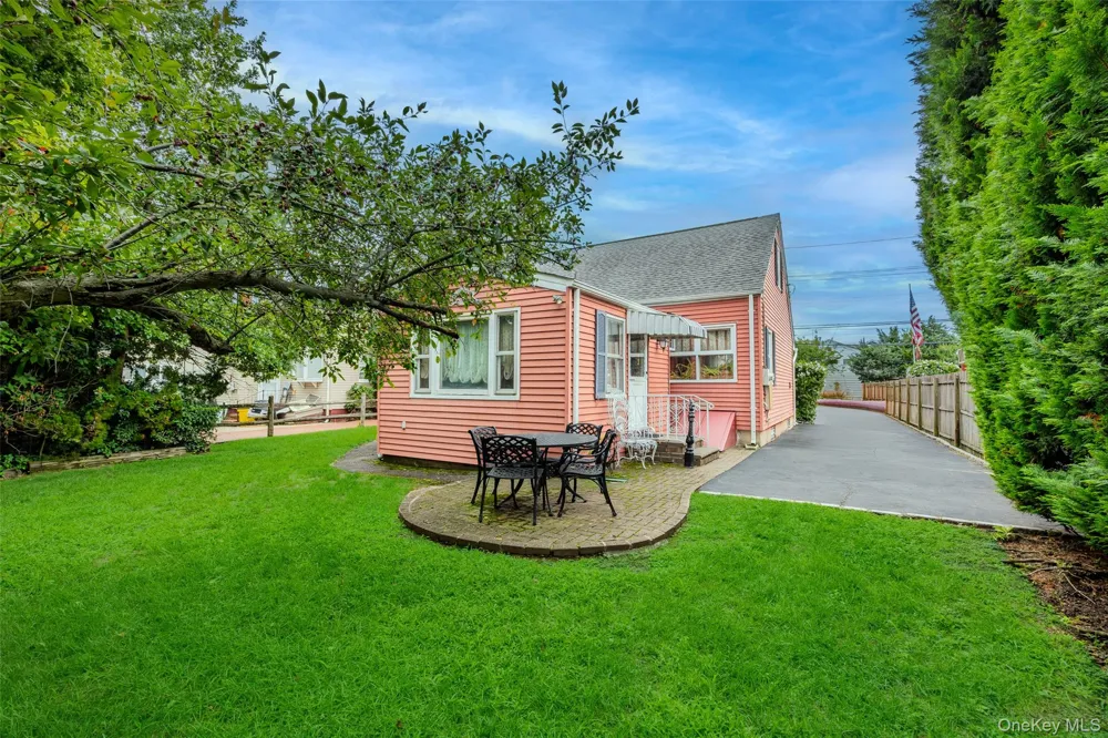 822 Peninsula Boulevard Woodmere, NY 11598