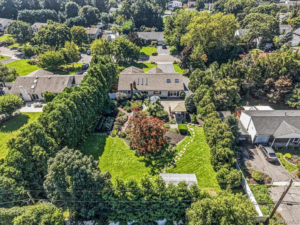 31 Dehan Street Smithtown, NY 11787