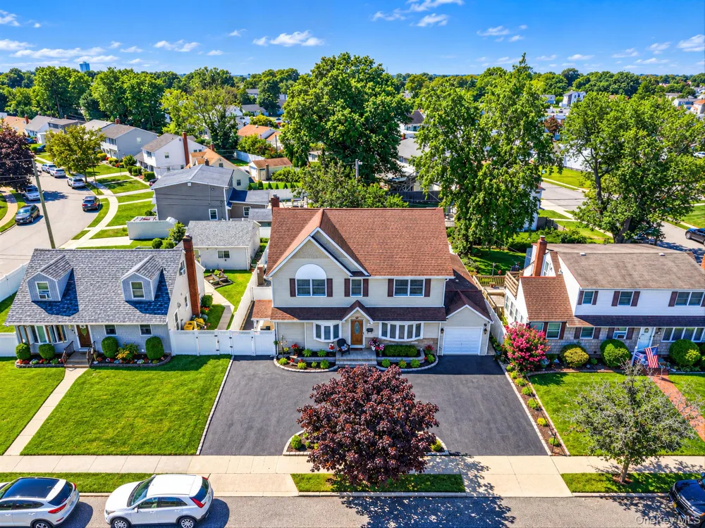 16 Salem Road Hicksville, NY 11801