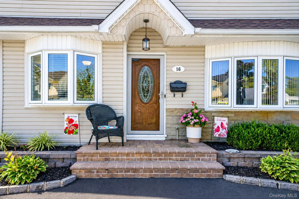 16 Salem Road Hicksville, NY 11801