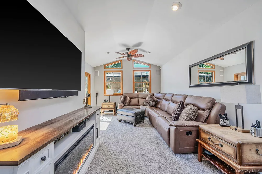 16 Salem Road Hicksville, NY 11801