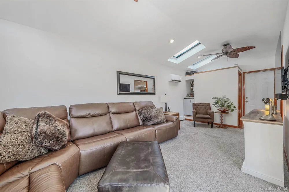 16 Salem Road Hicksville, NY 11801