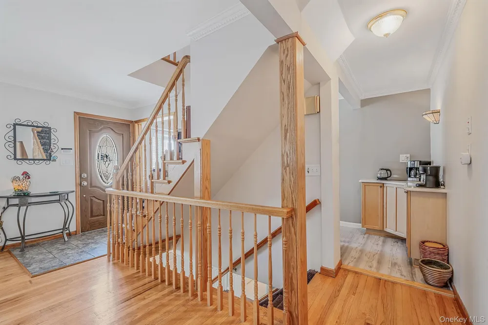 16 Salem Road Hicksville, NY 11801