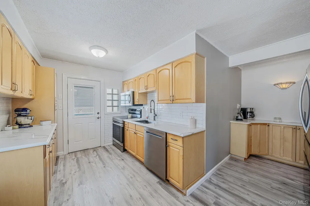 16 Salem Road Hicksville, NY 11801