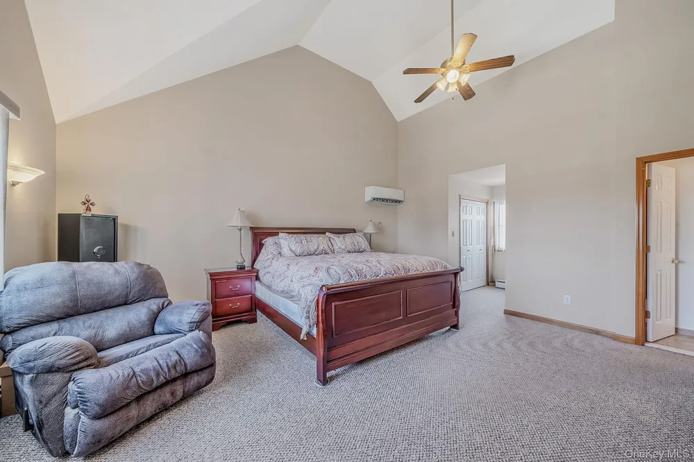 16 Salem Road Hicksville, NY 11801