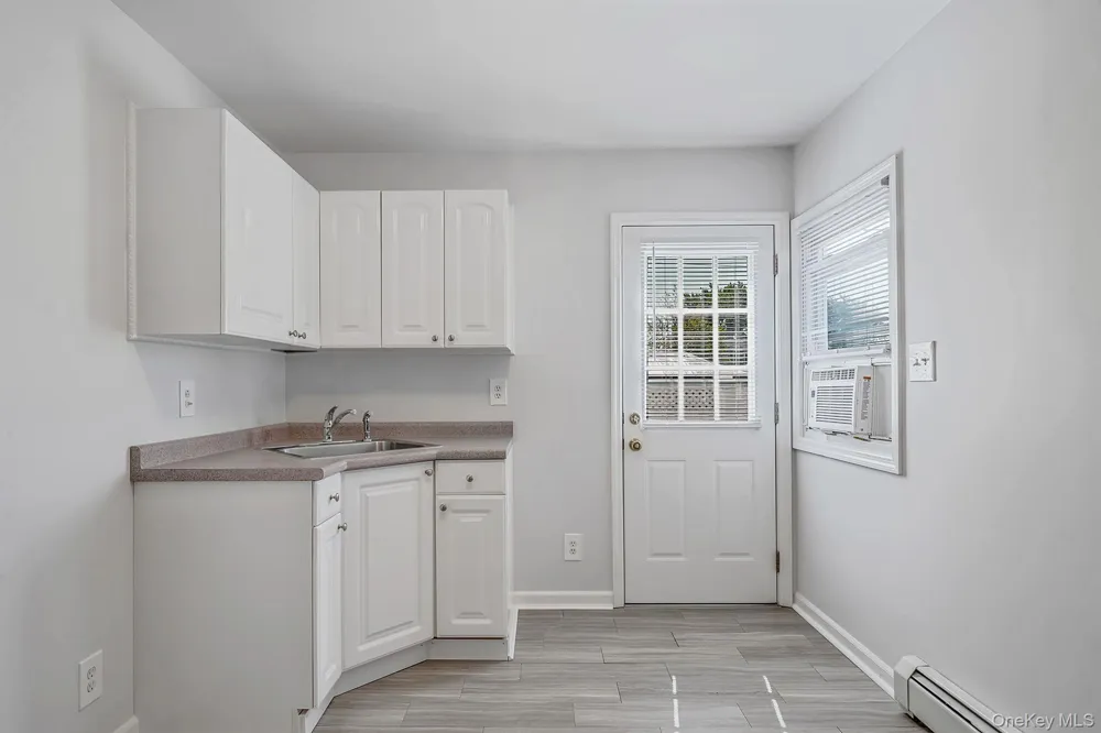 16 Salem Road Hicksville, NY 11801