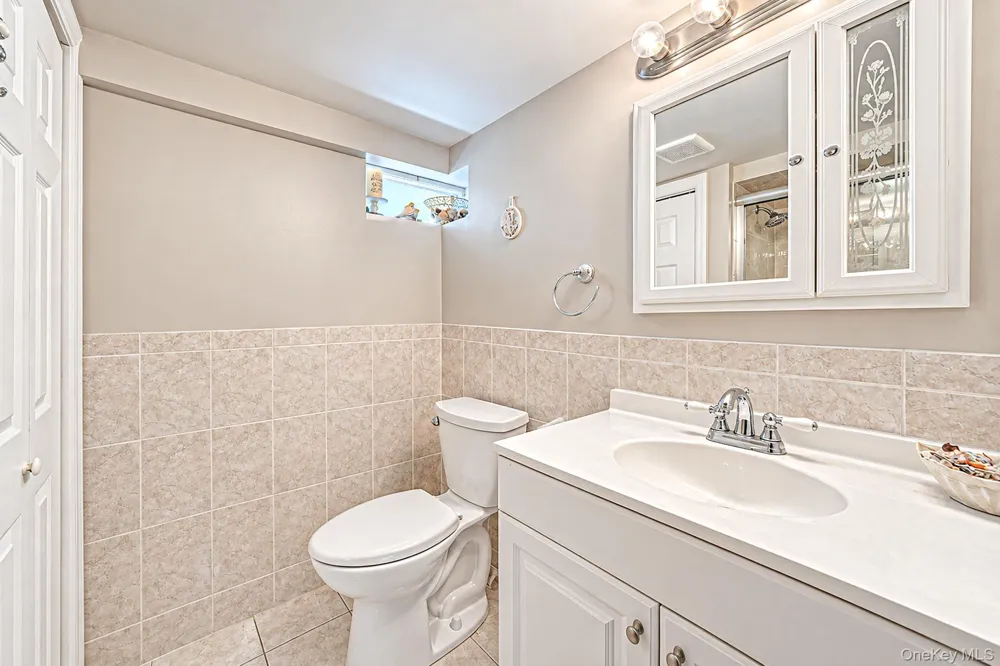 16 Salem Road Hicksville, NY 11801