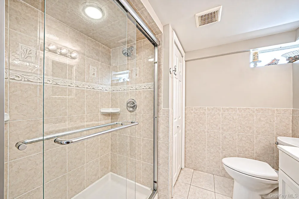 16 Salem Road Hicksville, NY 11801