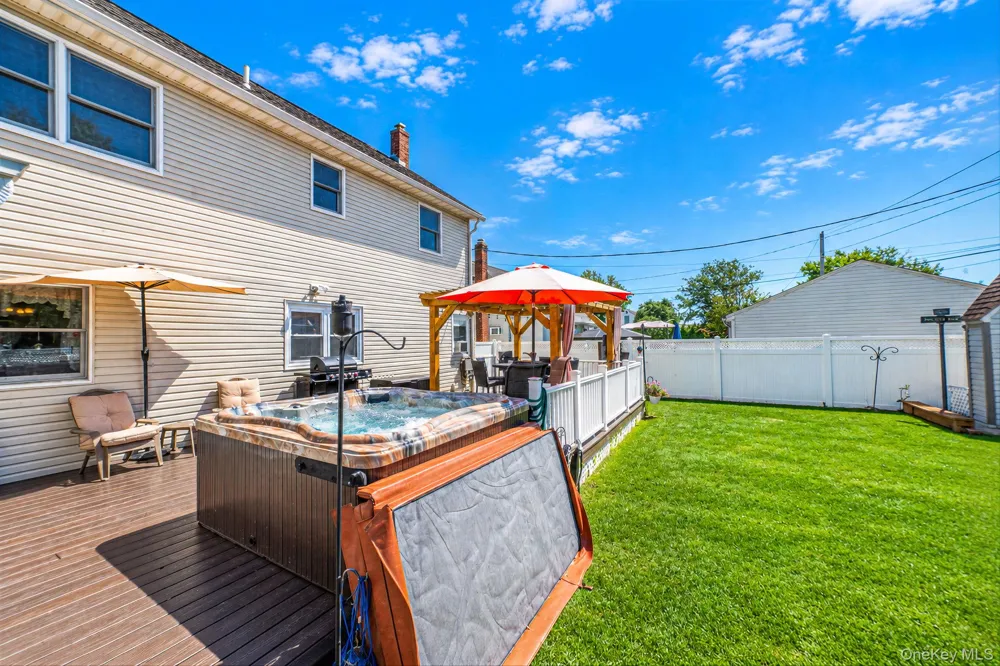 16 Salem Road Hicksville, NY 11801