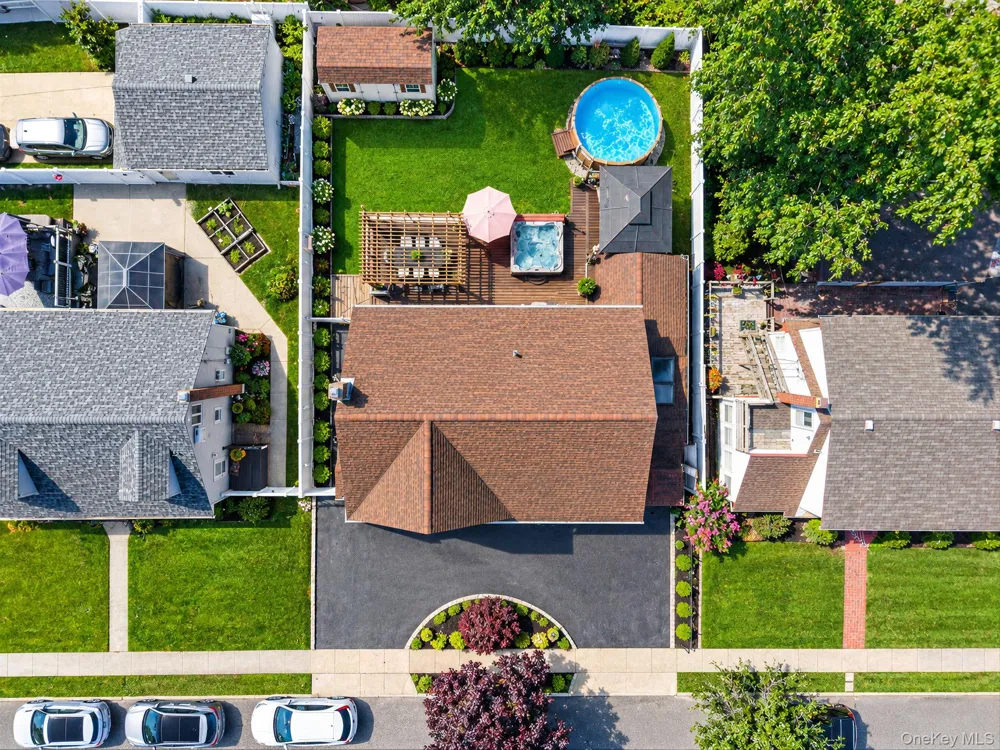 16 Salem Road Hicksville, NY 11801