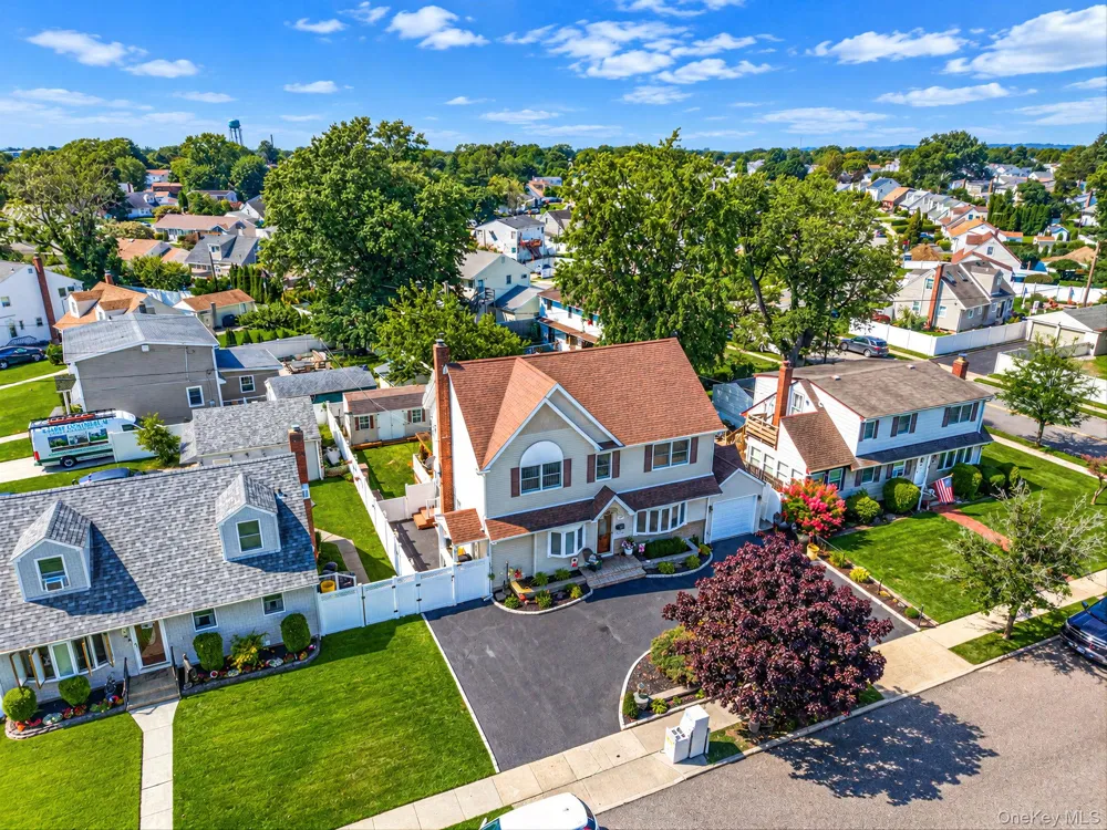 16 Salem Road Hicksville, NY 11801