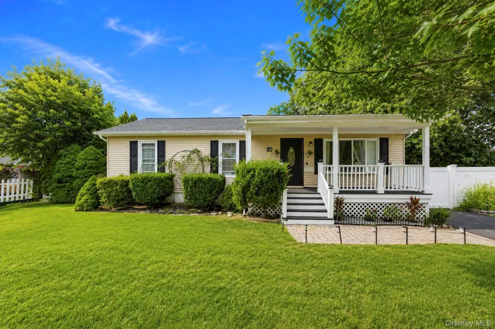 13 Adobe Drive Shirley, NY 11967
