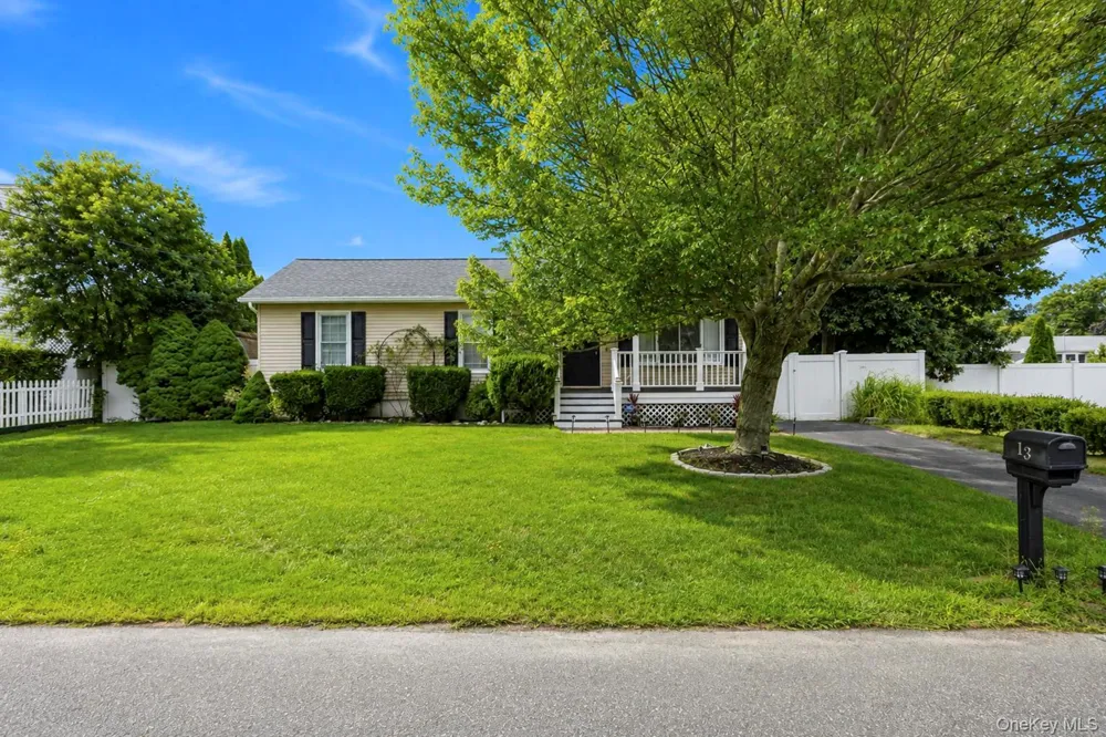 13 Adobe Drive Shirley, NY 11967