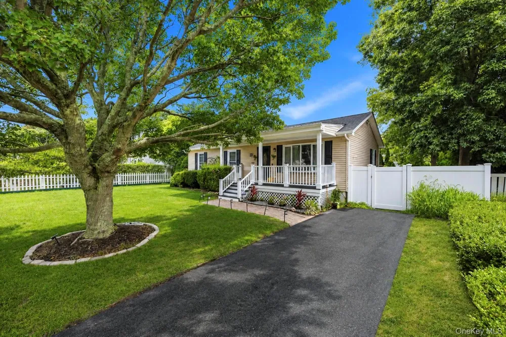 13 Adobe Drive Shirley, NY 11967
