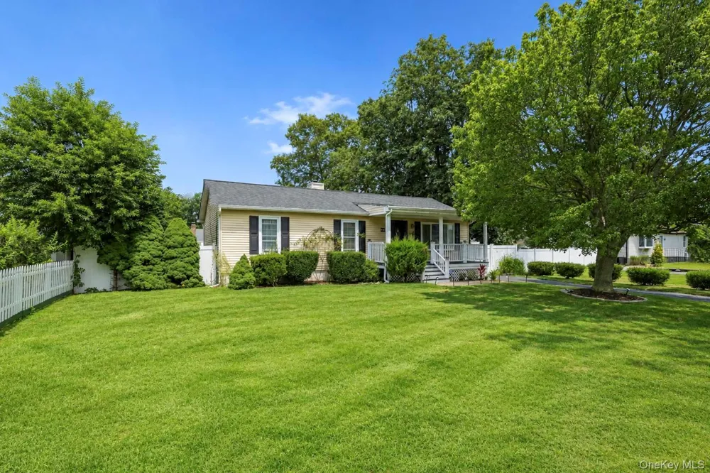 13 Adobe Drive Shirley, NY 11967