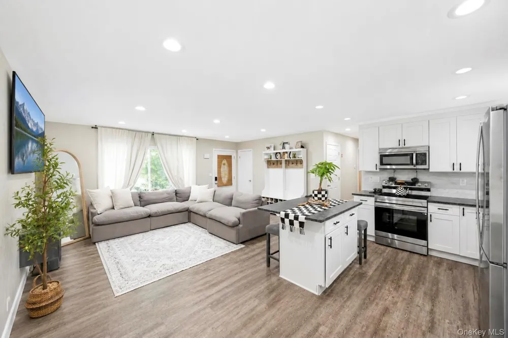 13 Adobe Drive Shirley, NY 11967