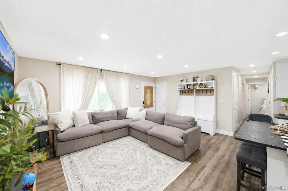13 Adobe Drive Shirley, NY 11967