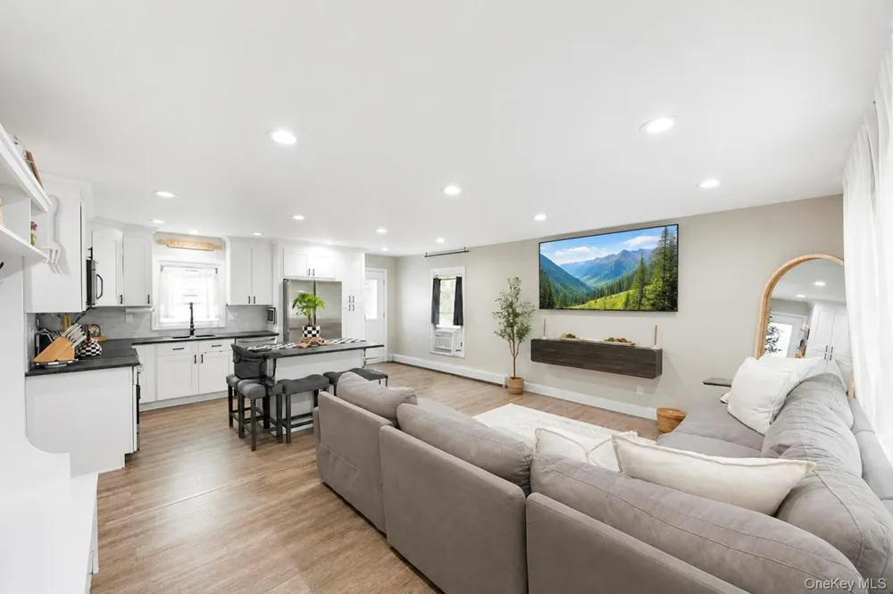 13 Adobe Drive Shirley, NY 11967