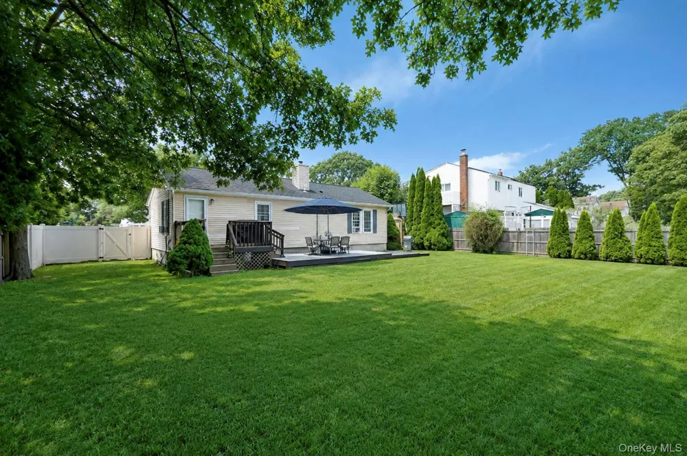 13 Adobe Drive Shirley, NY 11967