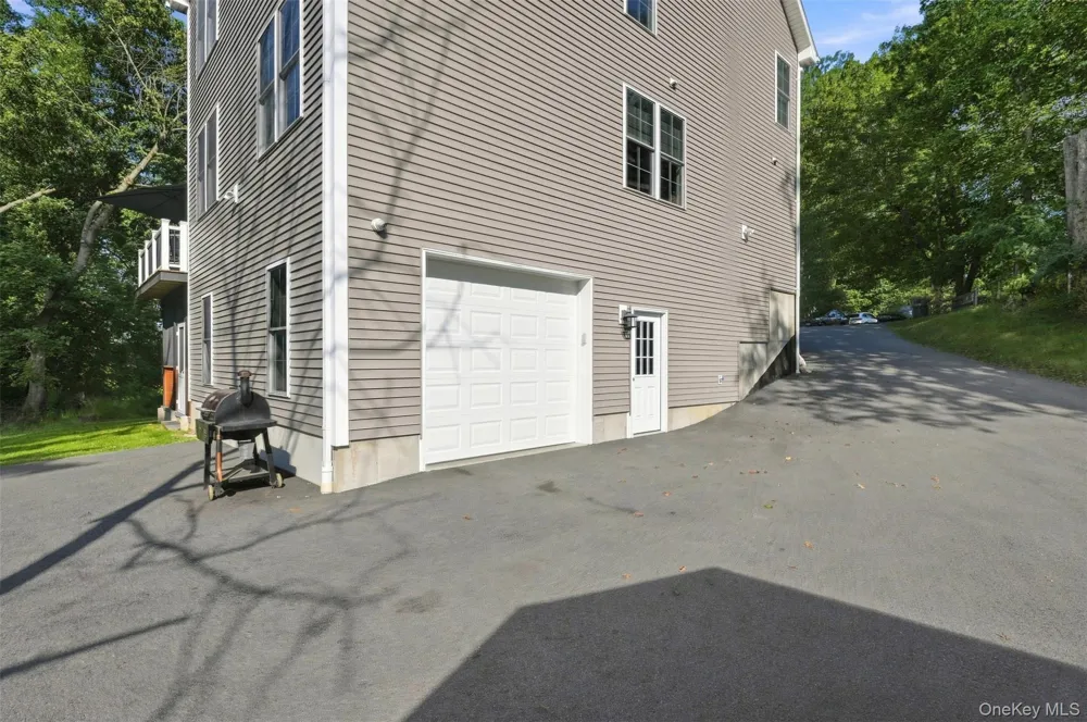 15 Rock Cut Lane Pleasant Valley, NY 12569