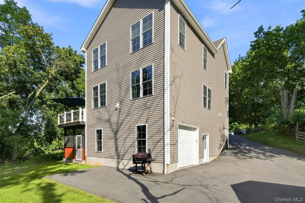 15 Rock Cut Lane Pleasant Valley, NY 12569