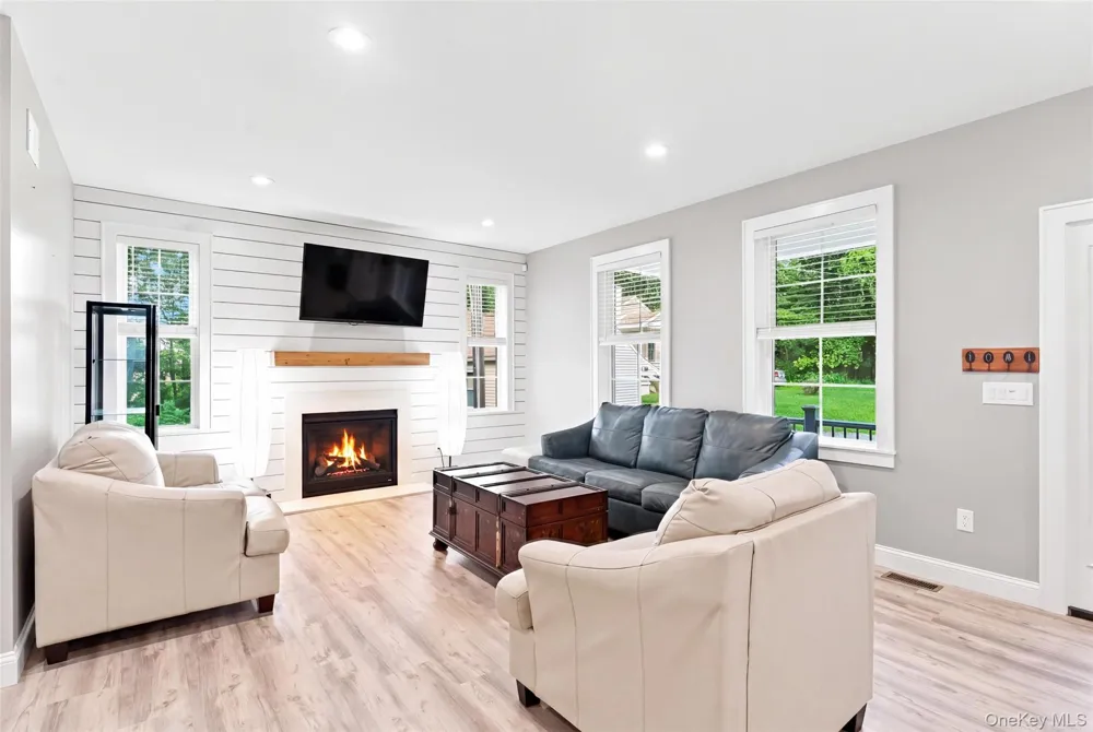15 Rock Cut Lane Pleasant Valley, NY 12569