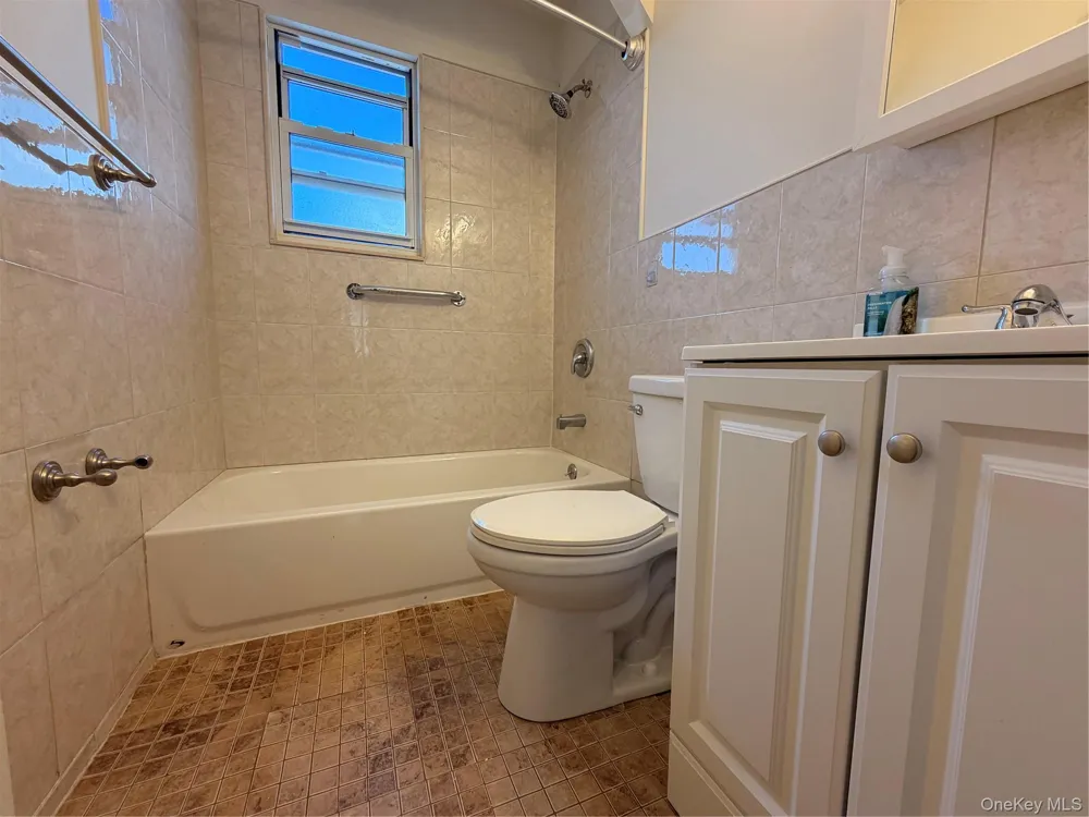 82-26 258th Street Glen Oaks, NY 11004