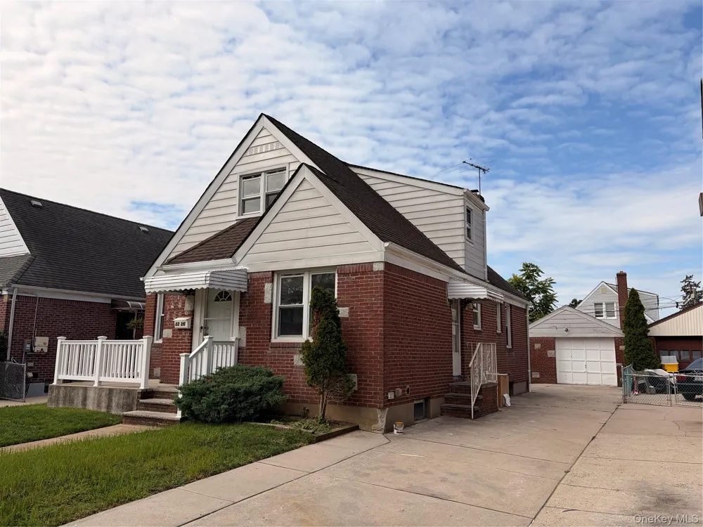 82-26 258th Street Glen Oaks, NY 11004