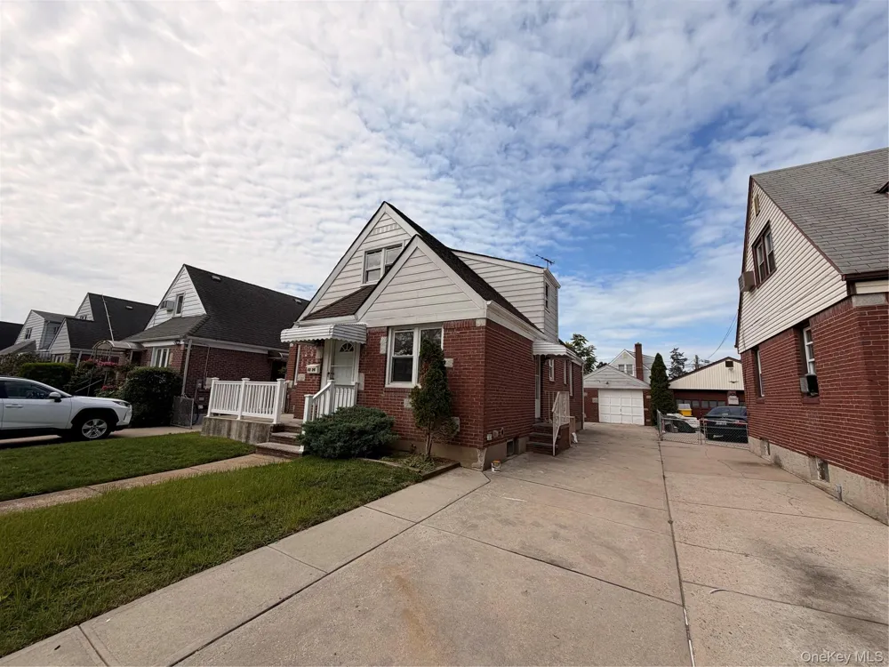 82-26 258th Street Glen Oaks, NY 11004