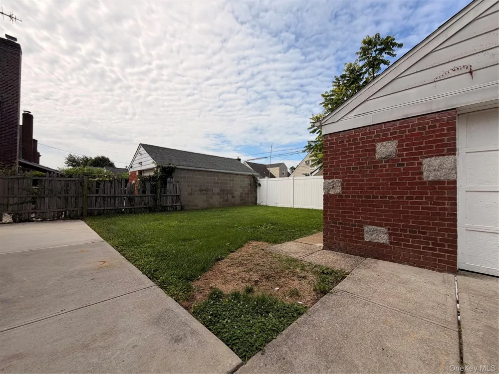 82-26 258th Street Glen Oaks, NY 11004