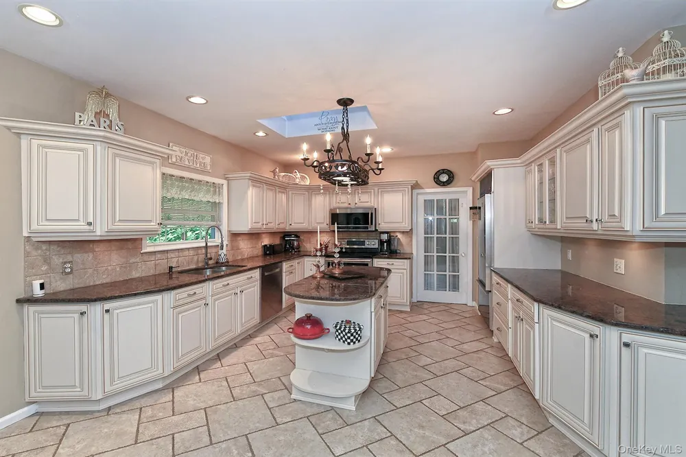 7 Ona Avenue Dix Hills, NY 11746