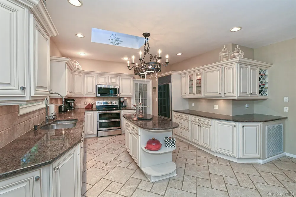 7 Ona Avenue Dix Hills, NY 11746