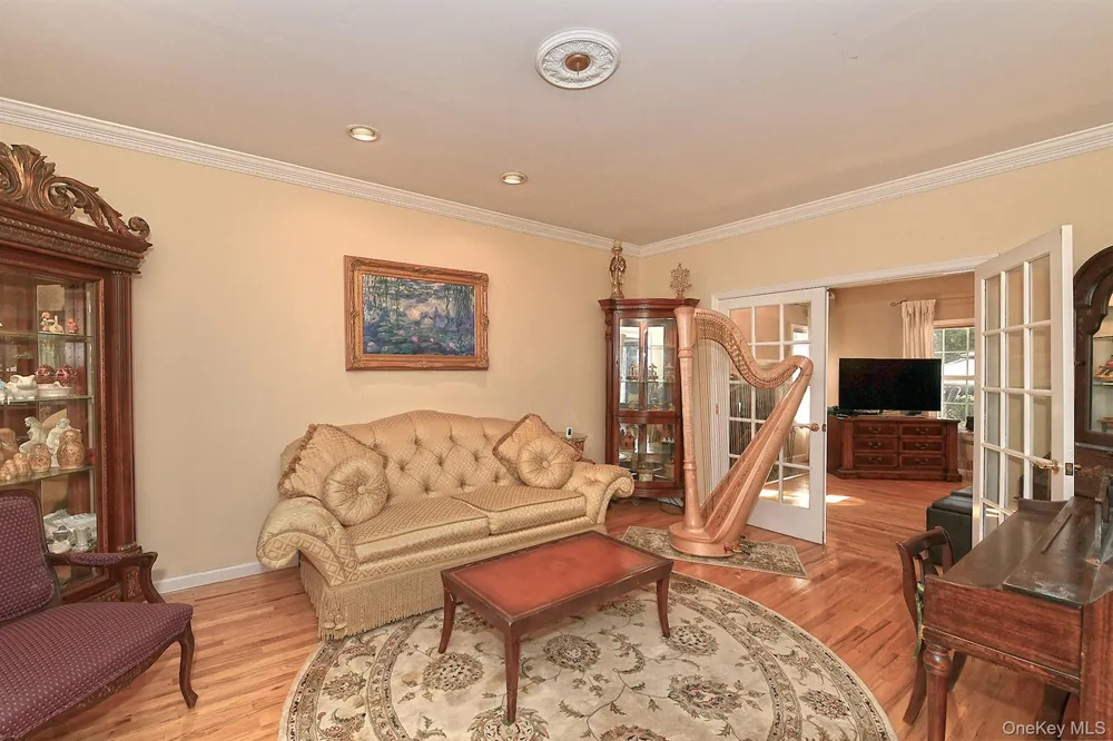 7 Ona Avenue Dix Hills, NY 11746