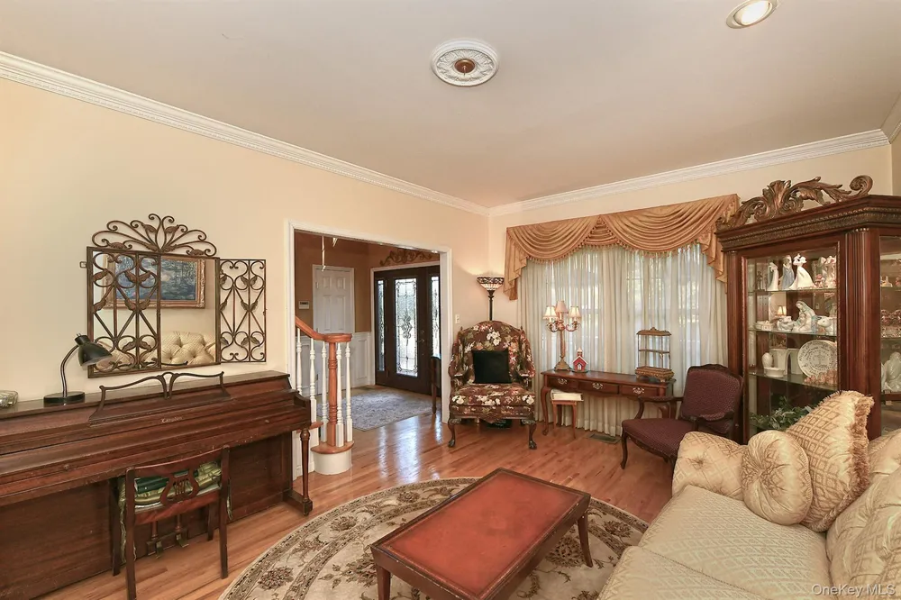 7 Ona Avenue Dix Hills, NY 11746