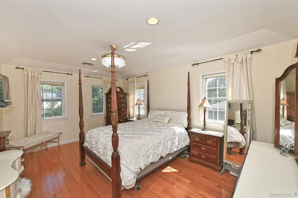 7 Ona Avenue Dix Hills, NY 11746