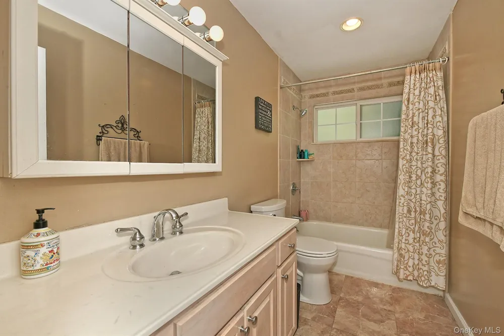 7 Ona Avenue Dix Hills, NY 11746