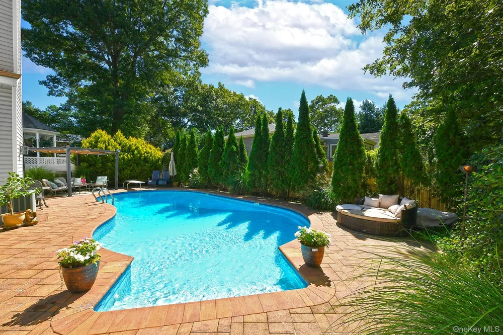 7 Ona Avenue Dix Hills, NY 11746