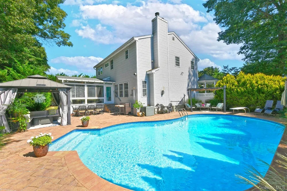 7 Ona Avenue Dix Hills, NY 11746