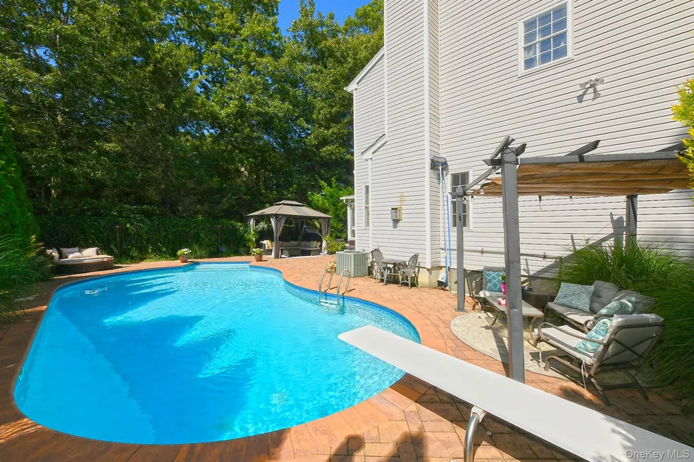 7 Ona Avenue Dix Hills, NY 11746