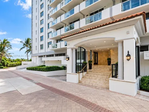 9195 Collins Ave #1010