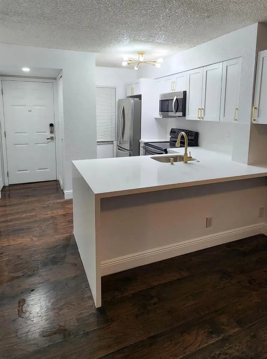 2104 S Cypress Bend Drive #406 Pompano Beach, FL 33069