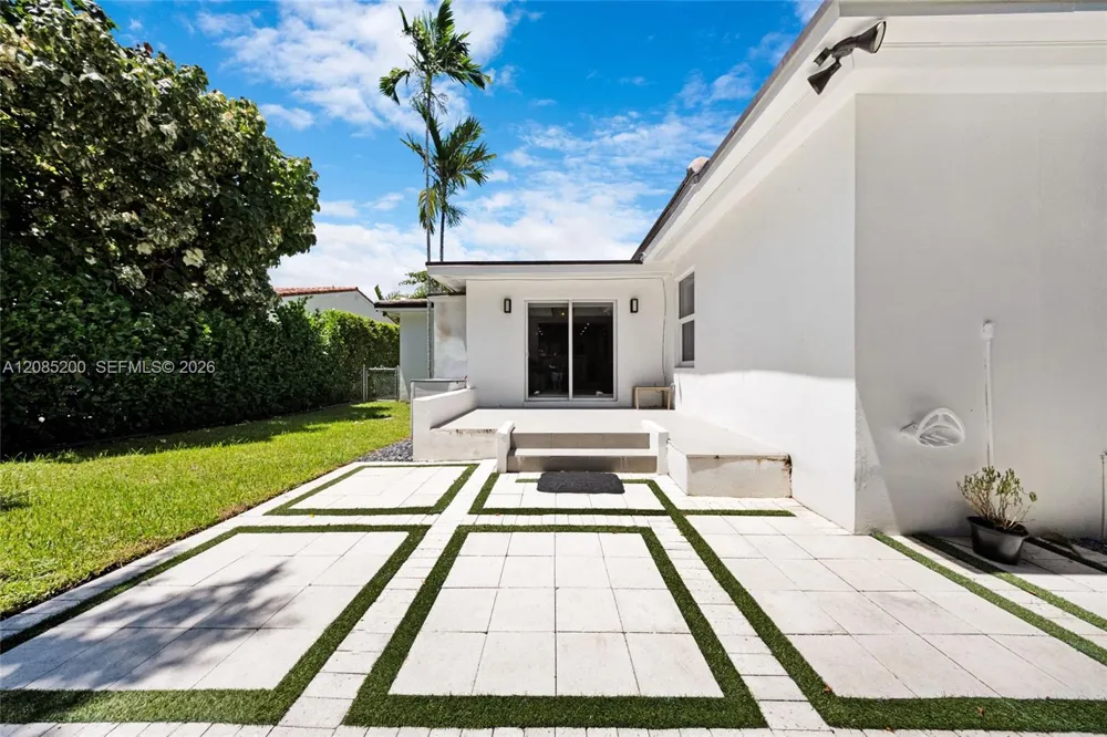 817 Tangier St Coral Gables, FL 33134