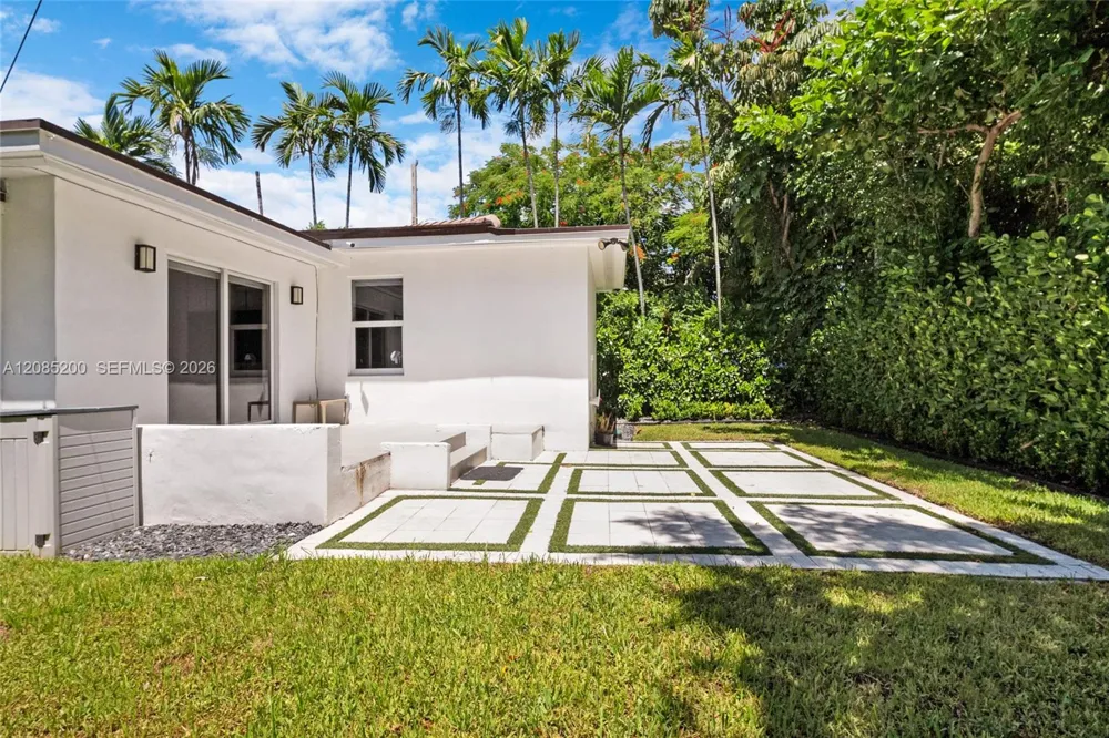 817 Tangier St Coral Gables, FL 33134