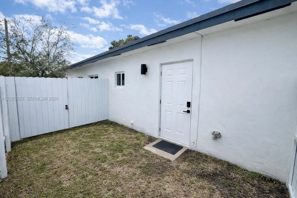 1230 NW 102nd St #2 Miami, FL 33147
