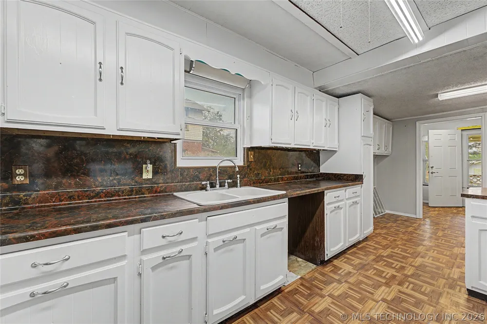 407 Main Street Sand Springs, OK 74063