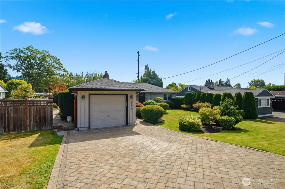 22919 74th Avenue W Edmonds, WA 98026