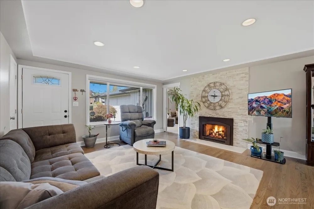 22919 74th Avenue W Edmonds, WA 98026