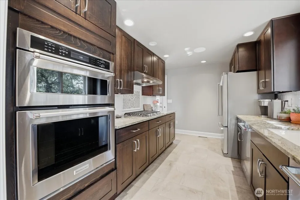 22919 74th Avenue W Edmonds, WA 98026