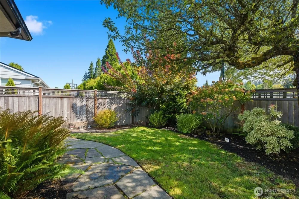 22919 74th Avenue W Edmonds, WA 98026