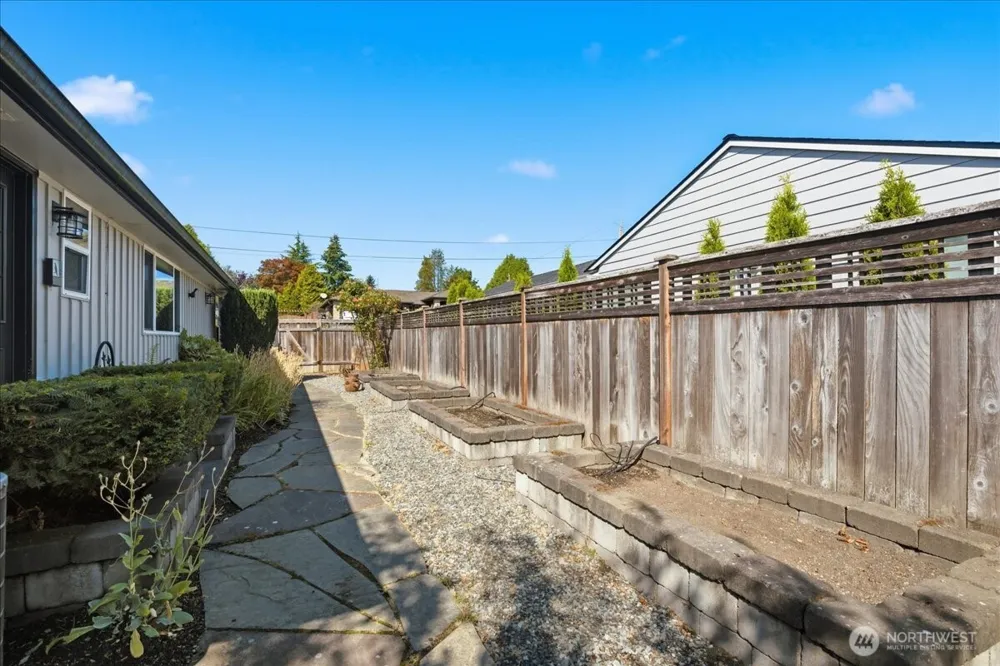22919 74th Avenue W Edmonds, WA 98026